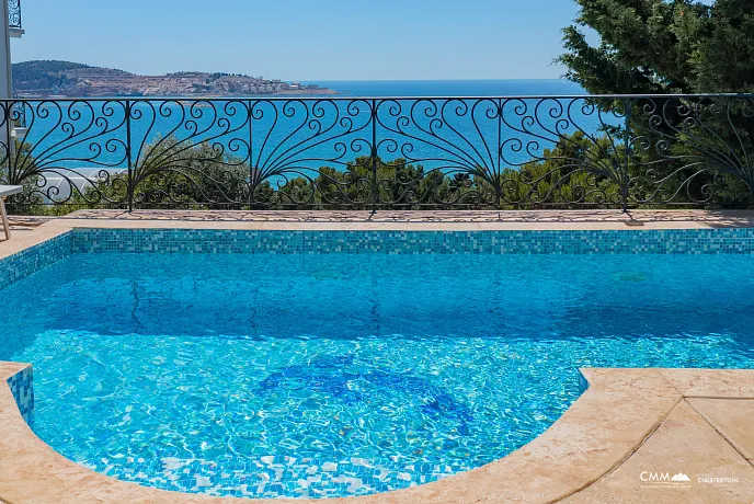 Wunderschönes Haus mit Meerblick und Pool zu verkaufen